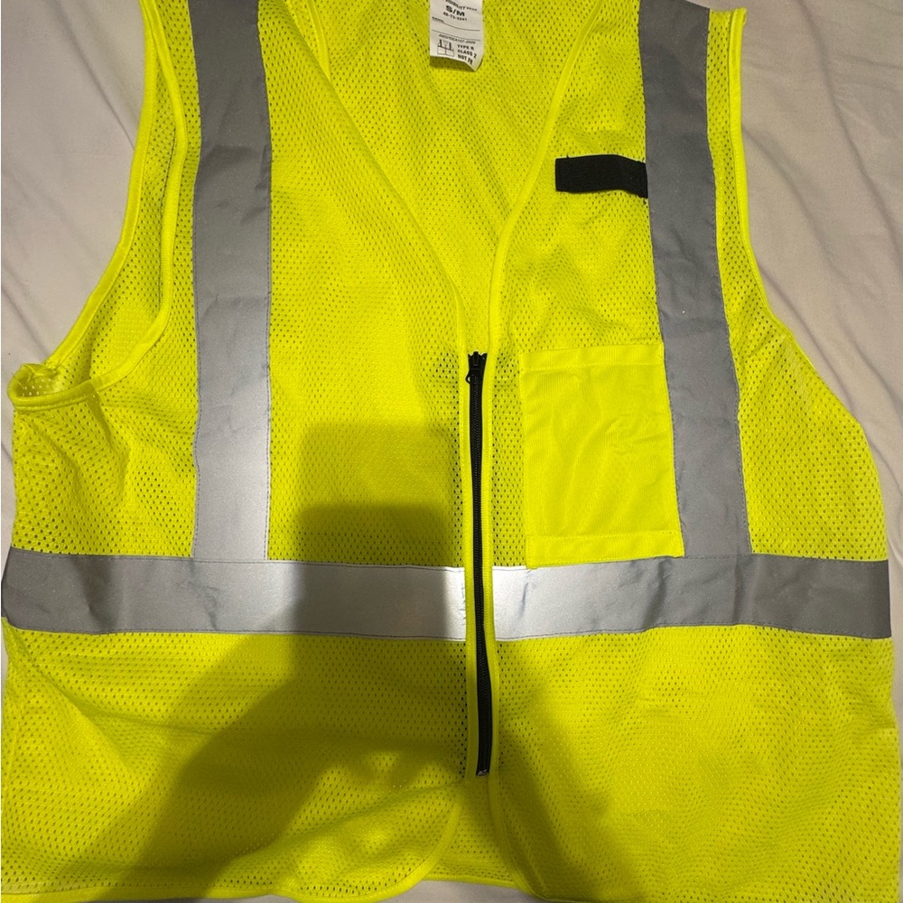 Milwaukee High-Visibility Yellow Safety Vest